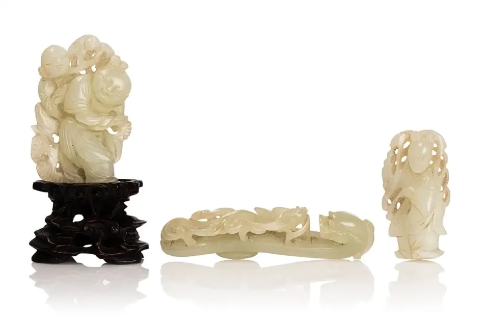 Trois éléments en jade sculpté - CHINE - XVIIIe siècle