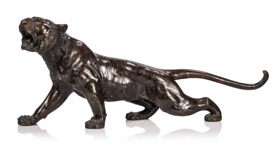 Important sculpture de tigre en bronze - JAPON - Période Meiji (XIX-XXe siècle)