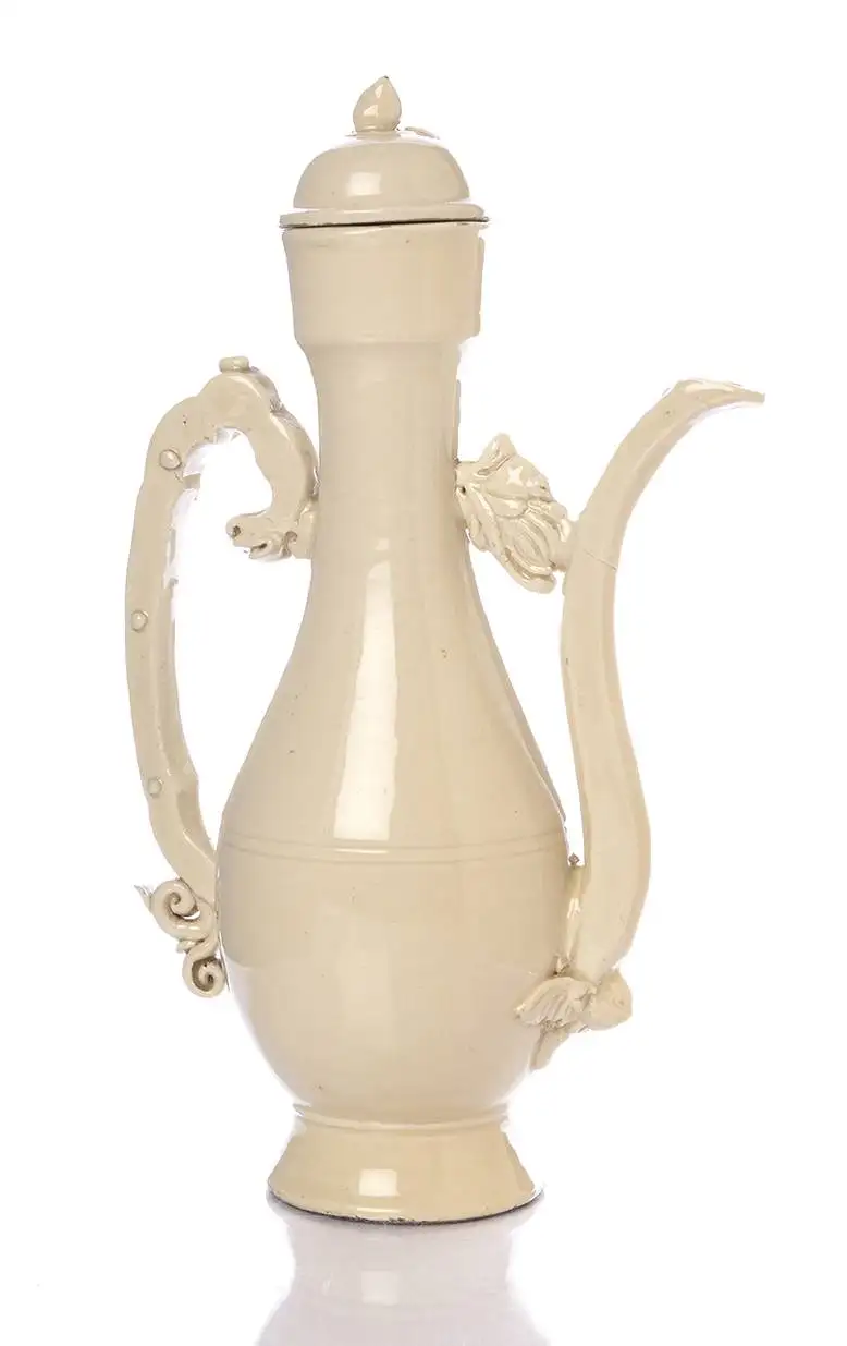 Chinese white porcelain coffee pot - CHINA - 17th century