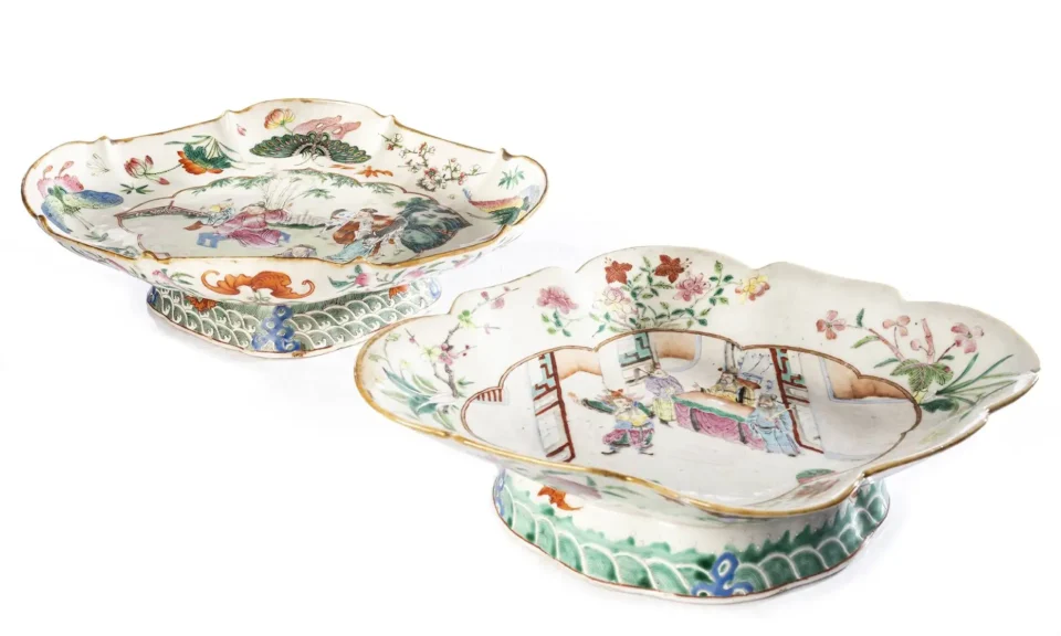 Ensemble de deux coupes à pieds en porcelaine polychrome - CHINE - XIXe siècle