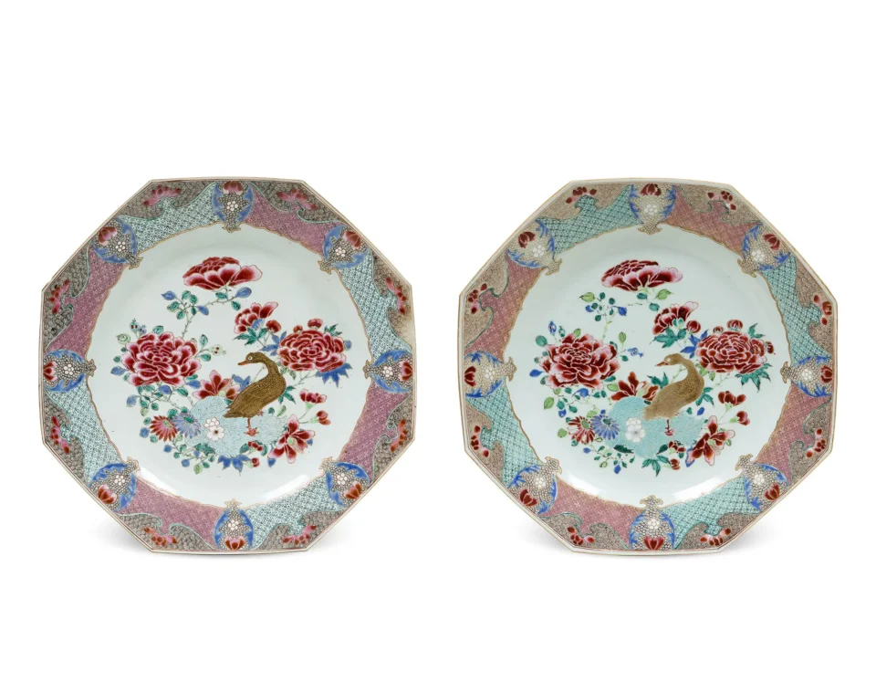 Paire d’assiettes octogonales en porcelaine de la Compagnie des Indes - CHINE - XVIIIe siècle