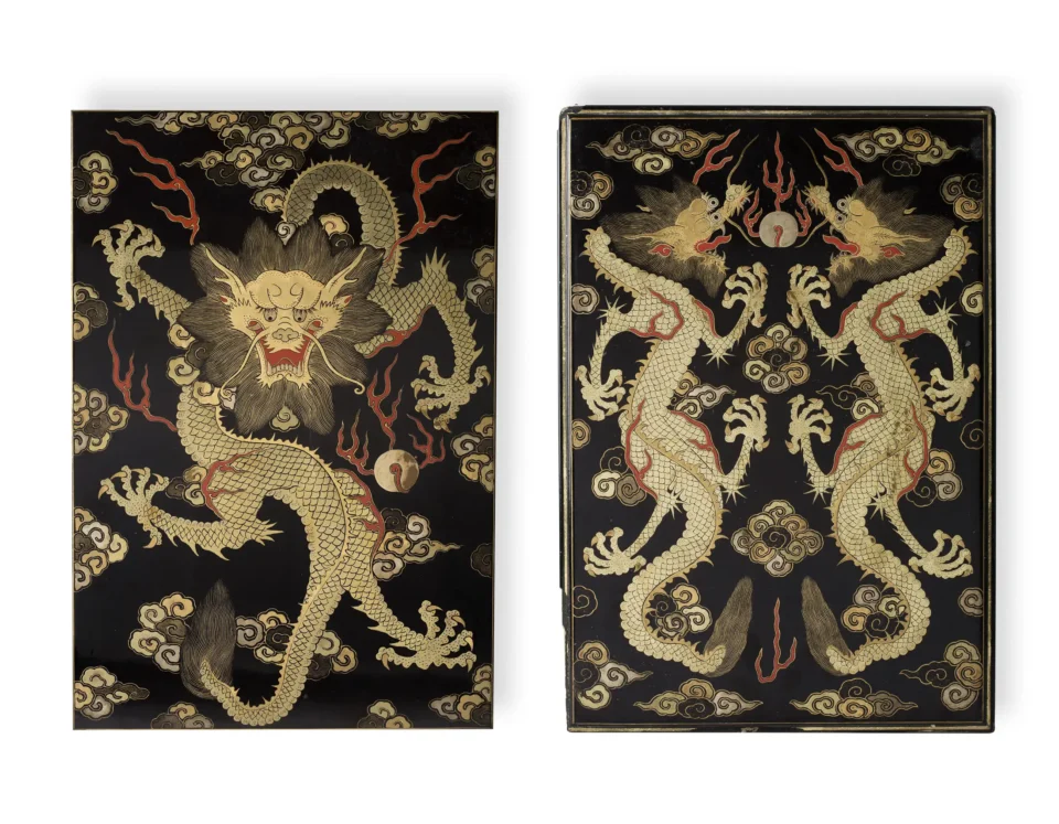 Rare ensemble de deux boites destinées à contenir des bâtons d’encre, en laque noir à décor au laque or et polychrome, - CHINE - Epoque QIANLONG (1736-1795)