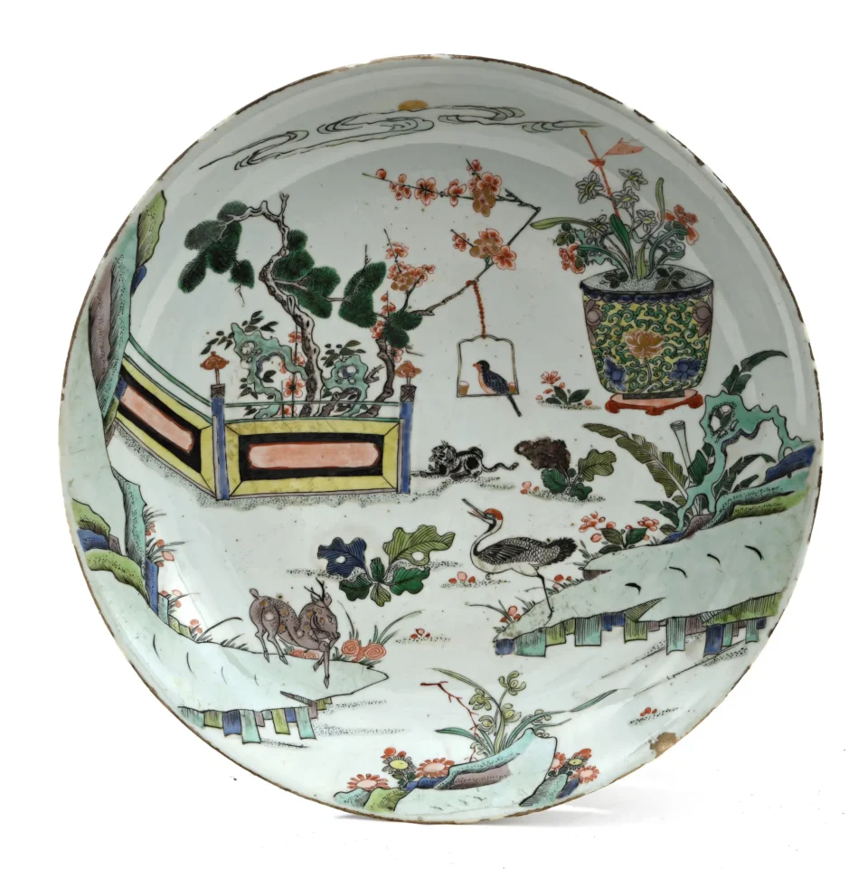 Grande coupe en porcelaine et émaux de la famille verte, - CHINE - Epoque KANGXI (1662-1722 / XVII-XVIIIe siècle )