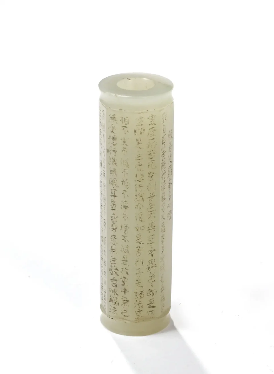 Petit cylindre en jade blanc, avec « Sutra du cœur » calligraphié. - CHINE - XXe siècle