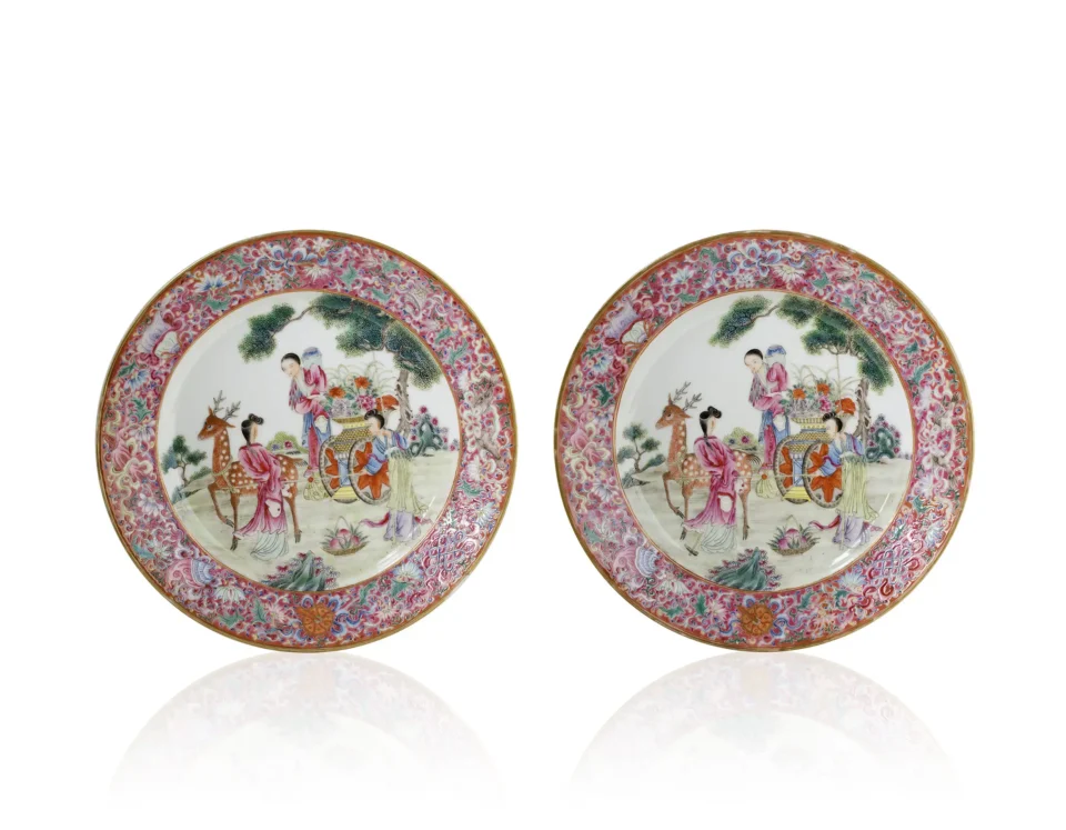 Elegant pair of enameled porcelain plates - CHINA - Qing Dynasty (1644-1912)