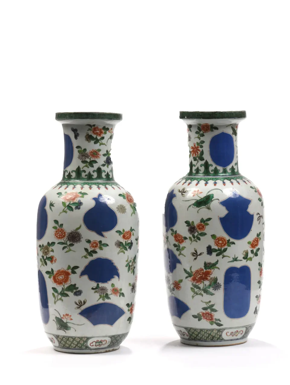 Paire de vases rouleaux en porcelaine, - CHINE - XIX-XXe siècle