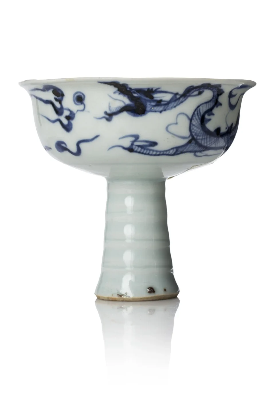 Rare coupe à pied en porcelaine - CHINE - Dynastie Yuan (XIVe siècle)