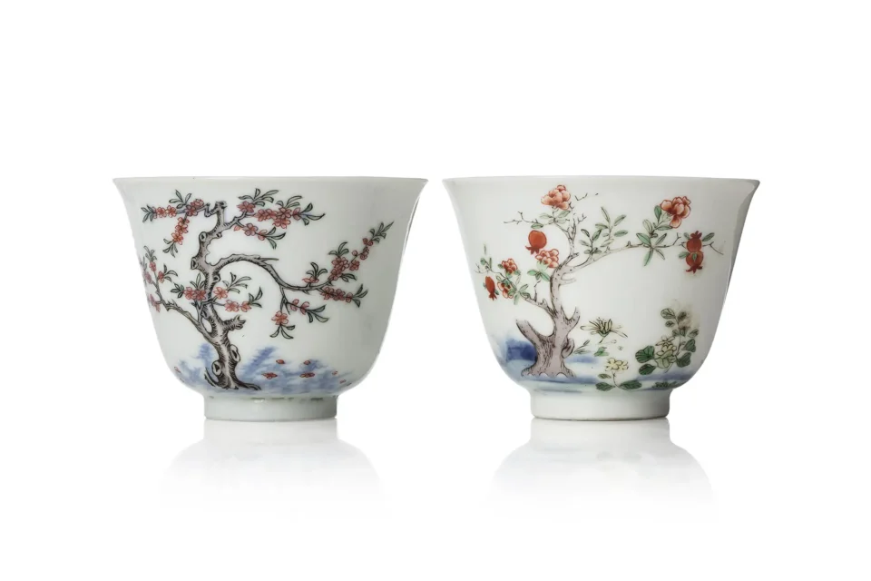 Deux coupes à vin dites ‘coupe du mois’ en porcelaine - CHINE - Dynastie Qing (1644-1912)