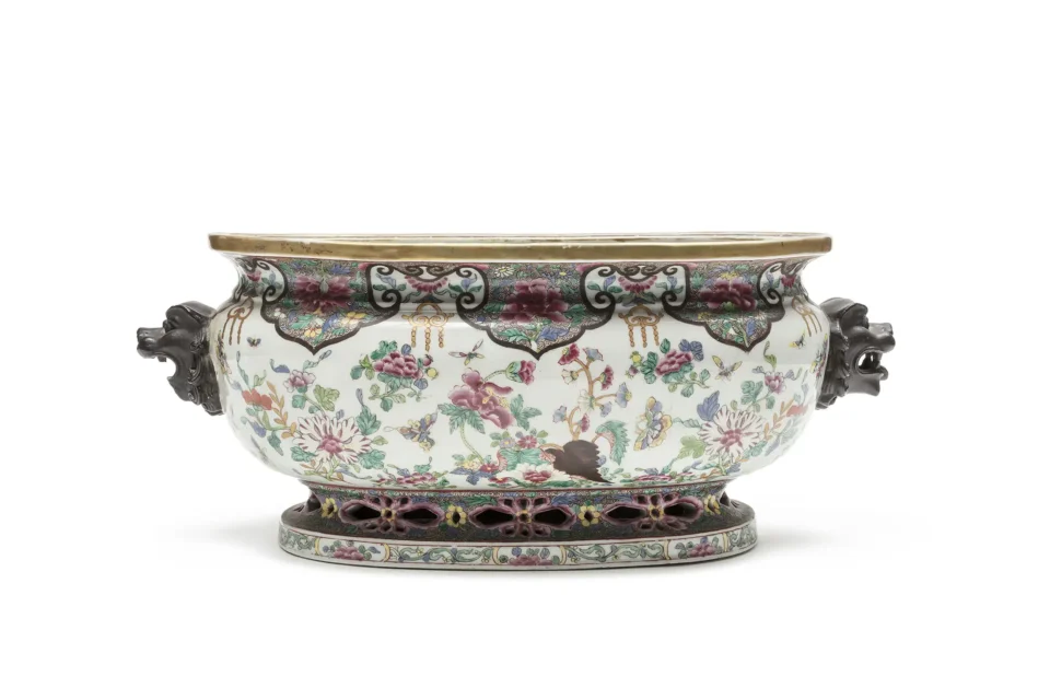 Compagnie des Indes porcelain basin - CHINA - 18th century