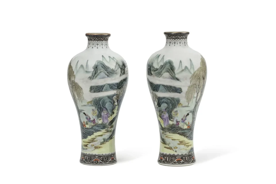 Paire de vases en porcelaine - CHINE - XXe siècle