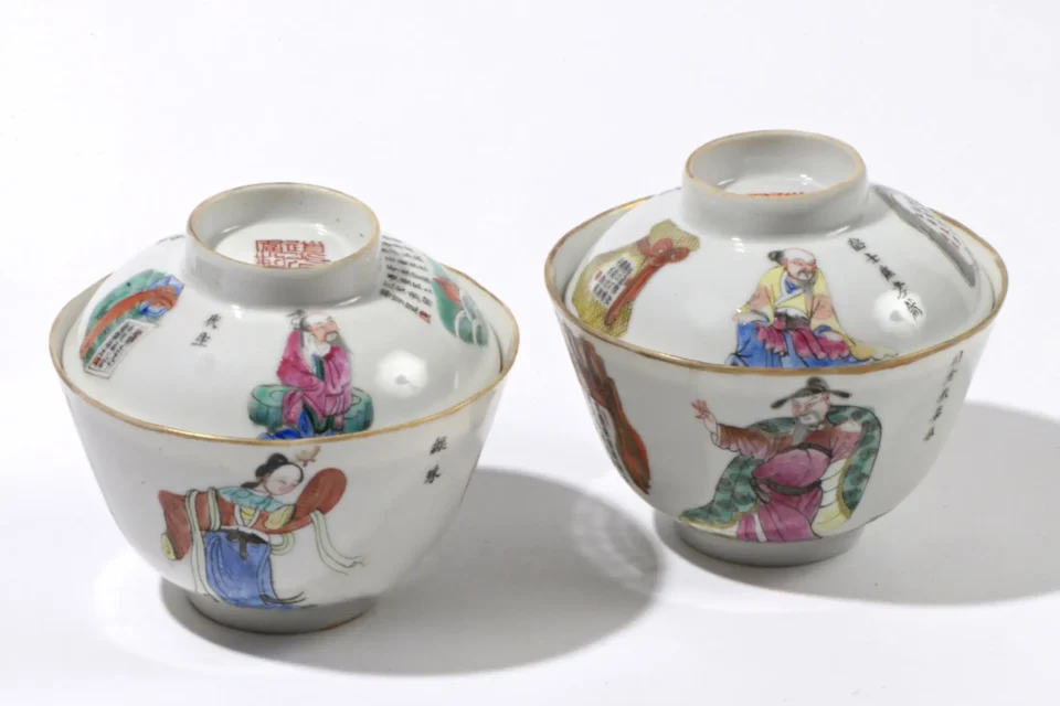 Deux coupes couvertes en porcelaine et émaux de la famille rose - CHINE - XIXe siècle