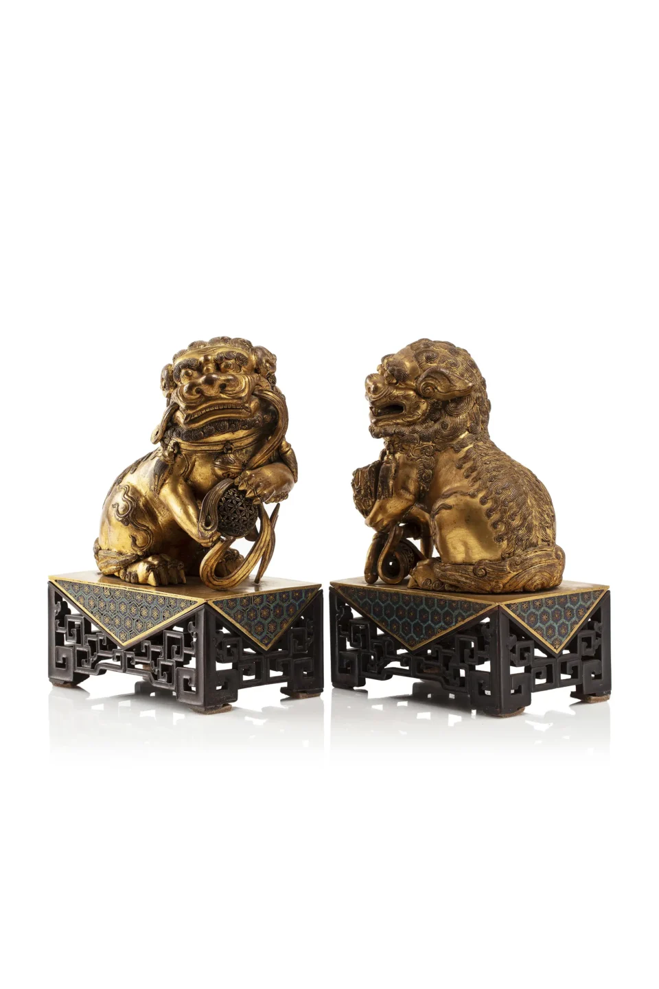 Couple de lions bouddhiques en bronze doré - CHINE - XVIIIe siècle