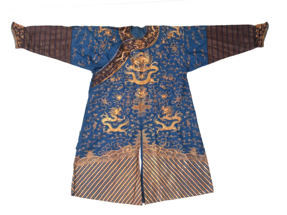 Robe de cérémonie en soie brodée - CHINE - XIXe slècle