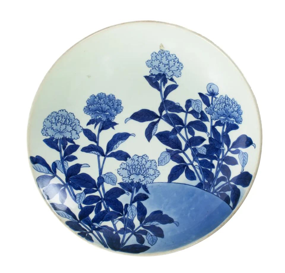 Grand plat en porcelaine Nabeshima - JAPON - XVIIIe siècle