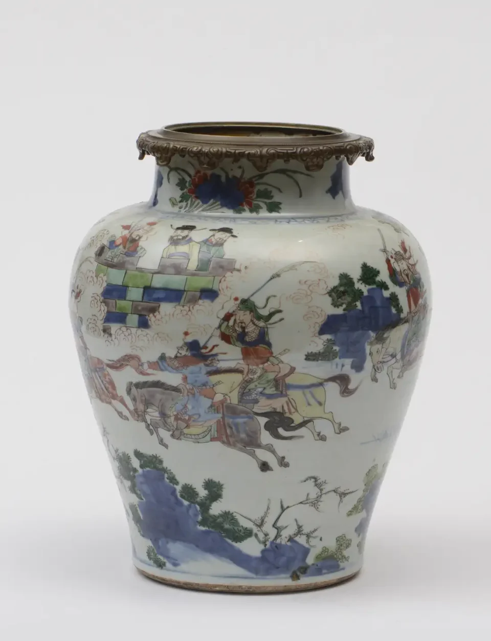 Vase balustre en porcelaine et émaux de la famille verte - CHINE - XVIIIe siècle