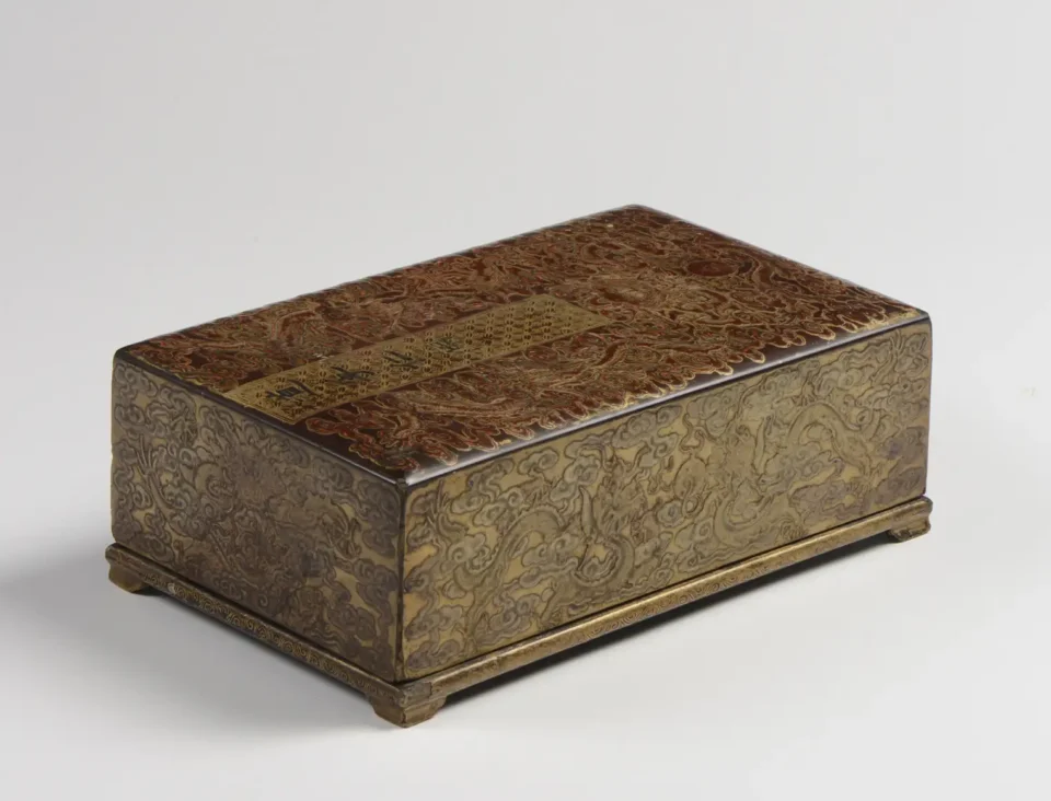 Belle boite Shiwen 识文描金 rectangulaire en laque, pour les documents précieux - CHINE - Dynastie Qing (1644-1912)