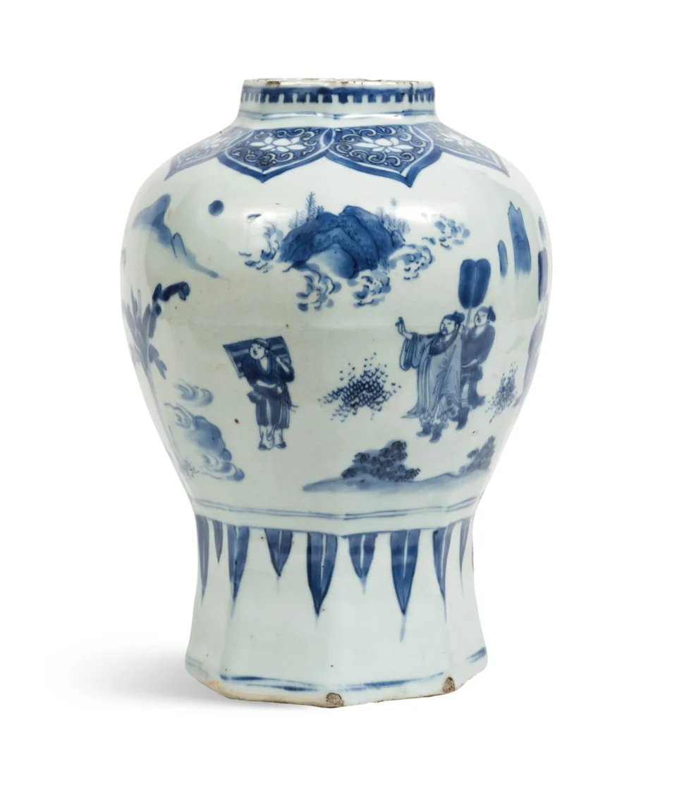 Vase octogonal en porcelaine - CHINE - Époque Transition (XVIIe siècle)