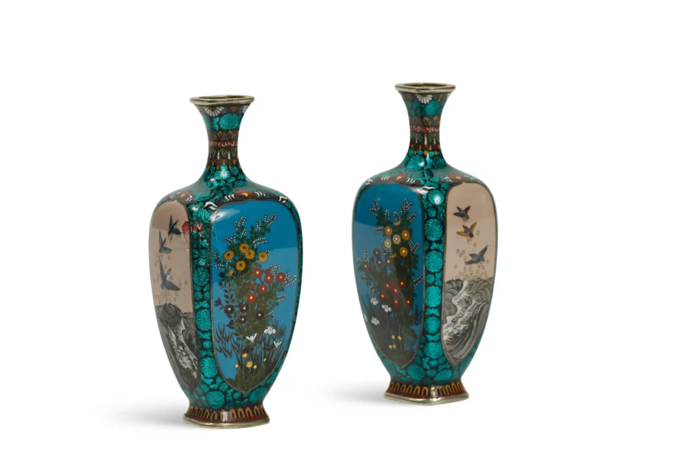 Paire de vases en émaux cloisonnés - JAPON - XIXe siècle