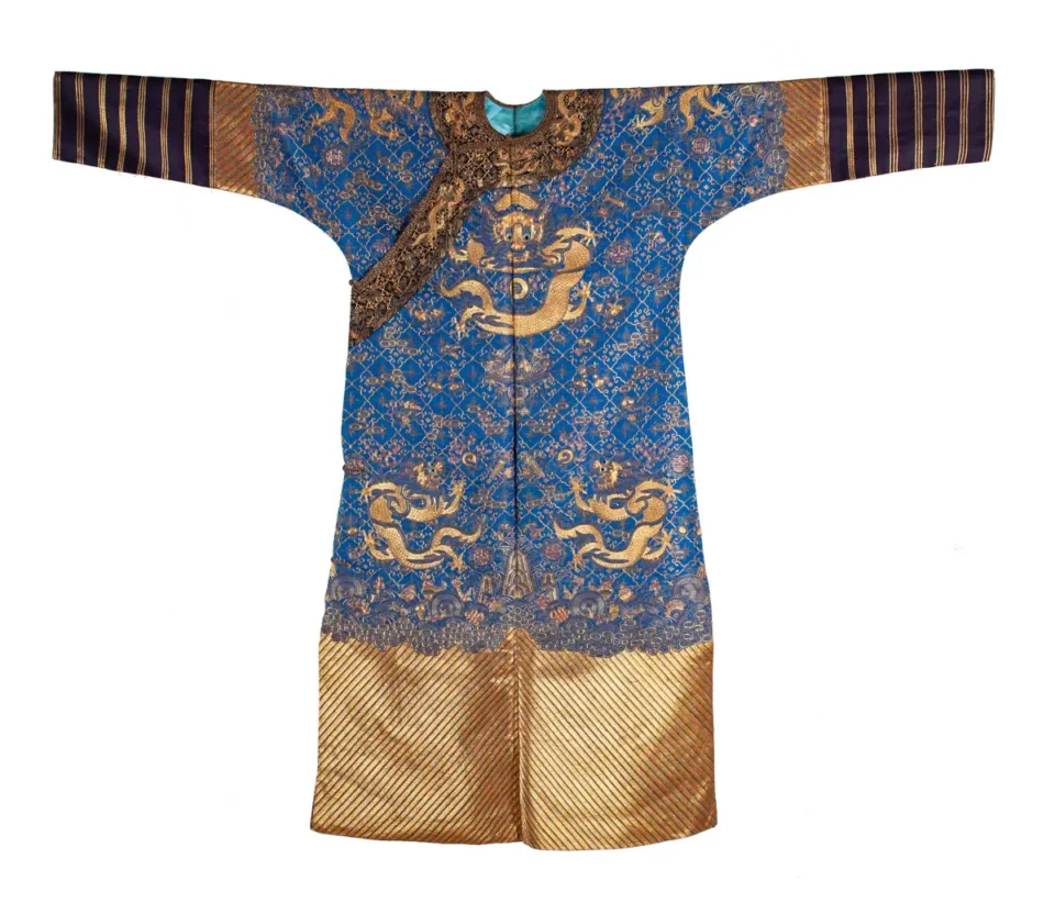 Robe de Cour en soie brodée - CHINE - XIXe siècle