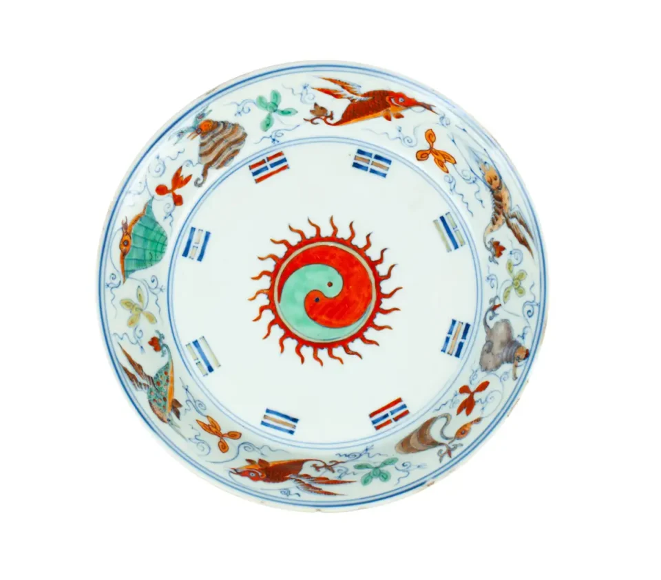 Assiette en porcelaine Doucaï - CHINE - XVIIIe siècle