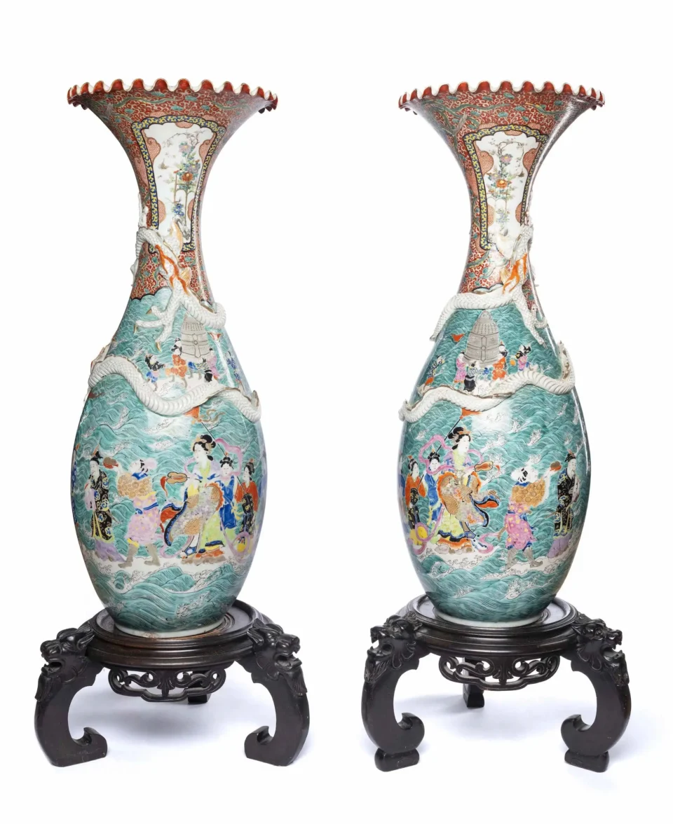 Paire d’importants vases en porcelaine - JAPON - XIXe siècle