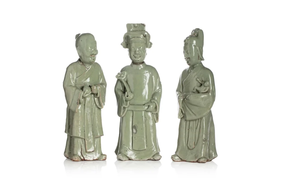 Trois statuettes de dignitaires en céramique - CHINE - Dynastie Ming (1368-1644)