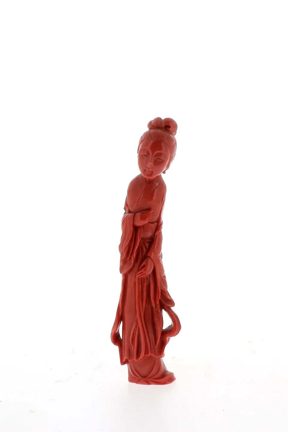 Branche en corail* orange sculpté figurant une élégante - CHINE - XXe siècle