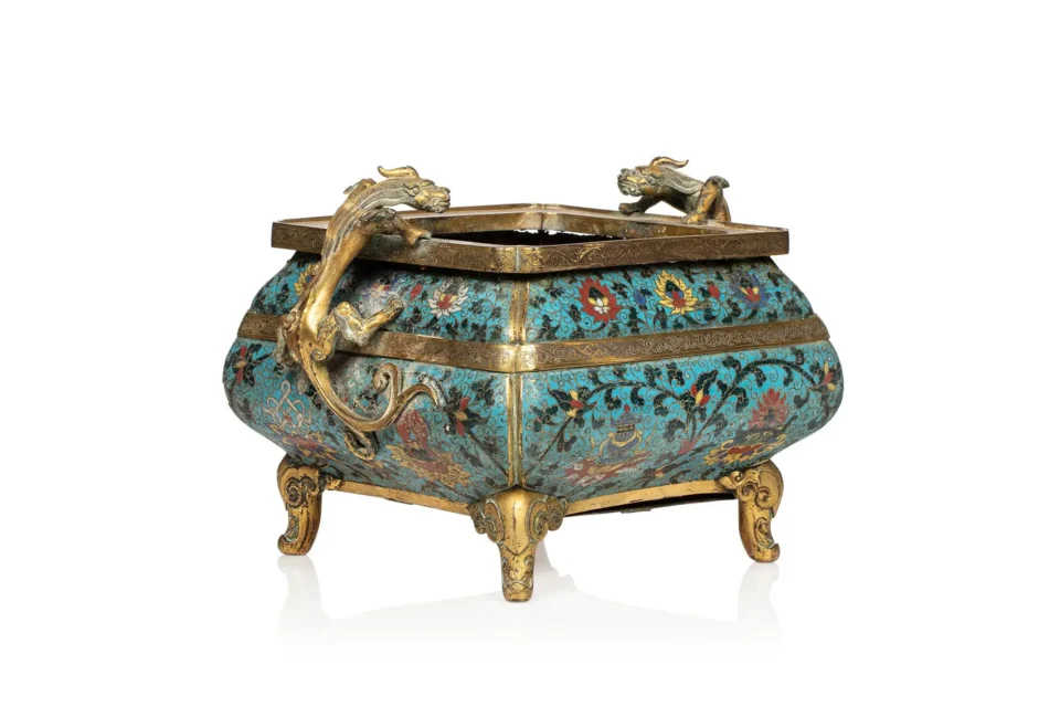 Large brûle-parfum quadrangulaire en bronze et émaux cloisonnés - CHINE - Dynastie Ming (1368-1644)