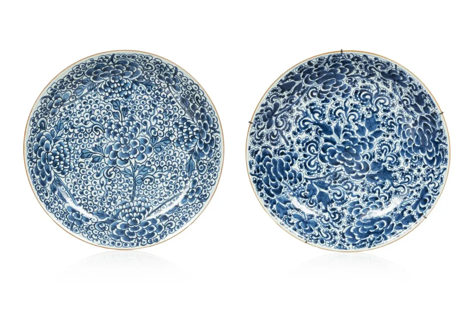 Deux plats en porcelaine bleu & blanc - CHINE - XVIIIe siècle