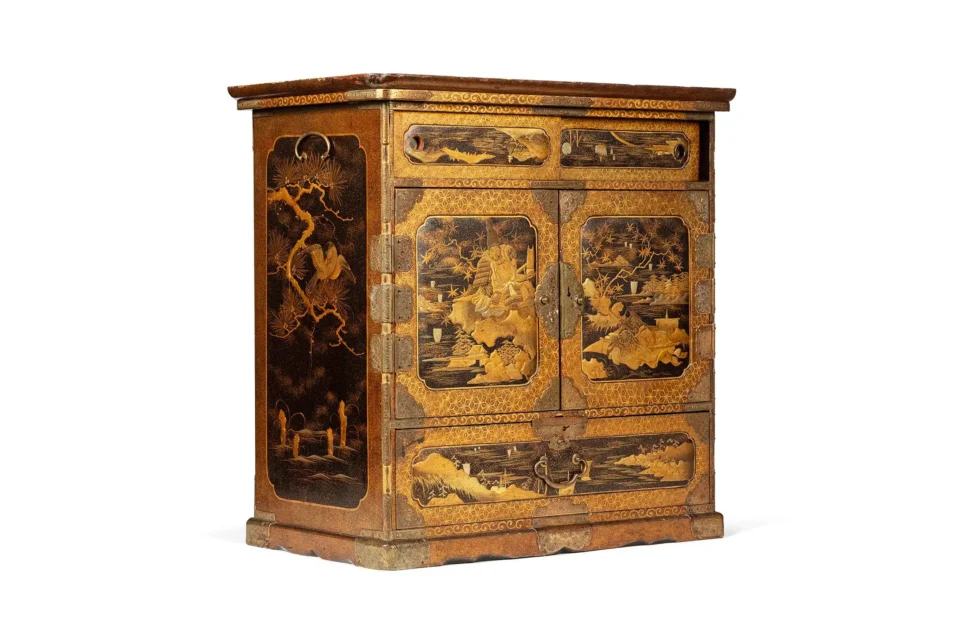 Cabinet en bois laqué et doré - JAPON - Période Meiji (XIX-XXe siècle)